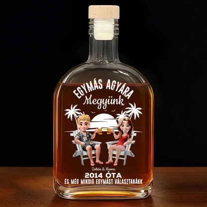 Évek Óta Együtt – Személyre Szabott Whiskey Díszüveg Pároknak