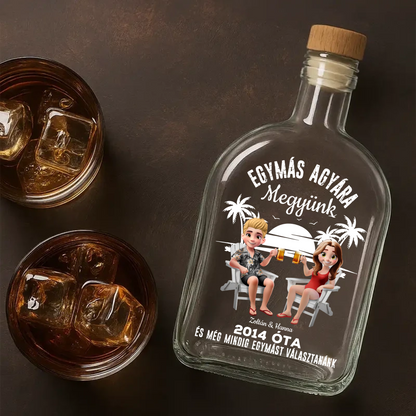 Évek Óta Együtt – Személyre Szabott Whiskey Díszüveg Pároknak